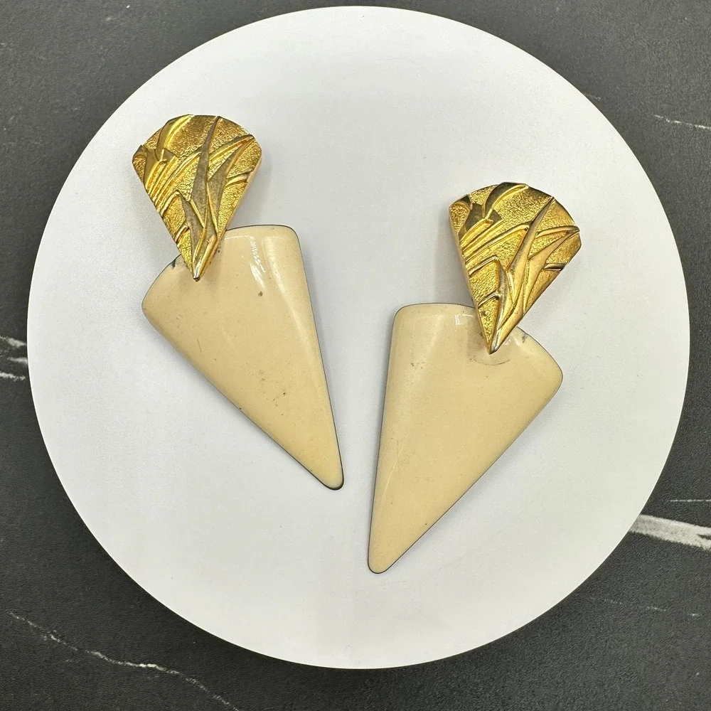 Vintage Women's Long Gold Tone Shoulder Duster Cream Enamel Dangle/Drop Earrings - Picture 9 of 11
